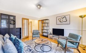 Executive 4 Bedroom Town House In Canada Water Free Wifi & Parking By City Stay Aparts London