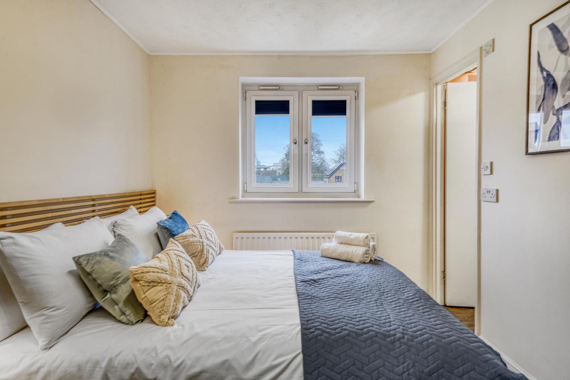 Executive 4 Bedroom Town House In Canada Water Free Wifi & Parking By City Stay Aparts London Exterior photo
