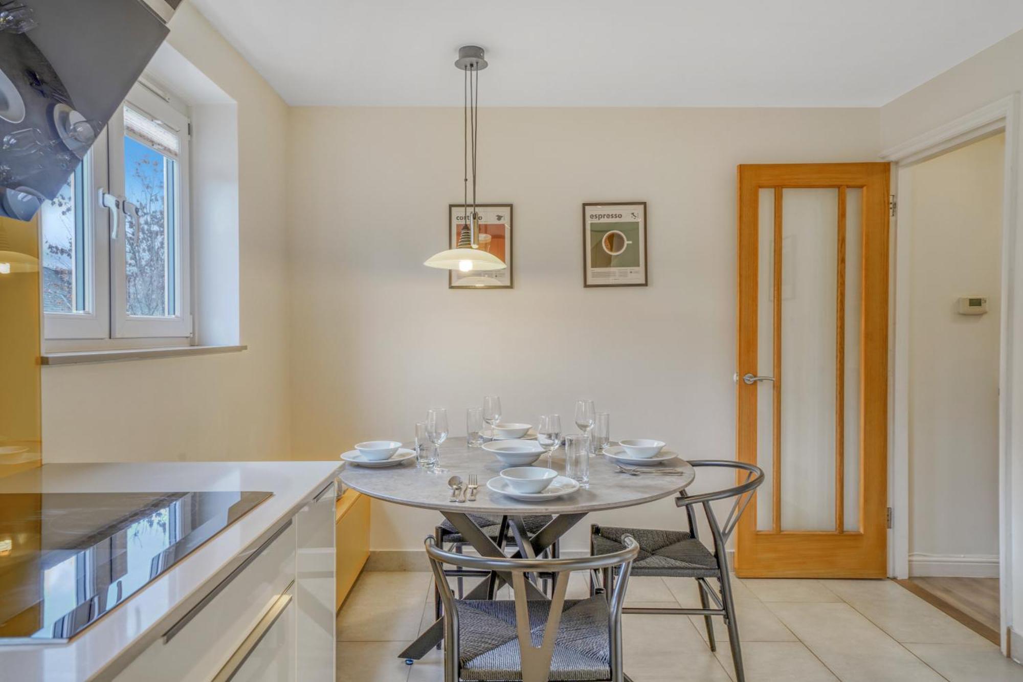 Executive 4 Bedroom Town House In Canada Water Free Wifi & Parking By City Stay Aparts London Exterior photo