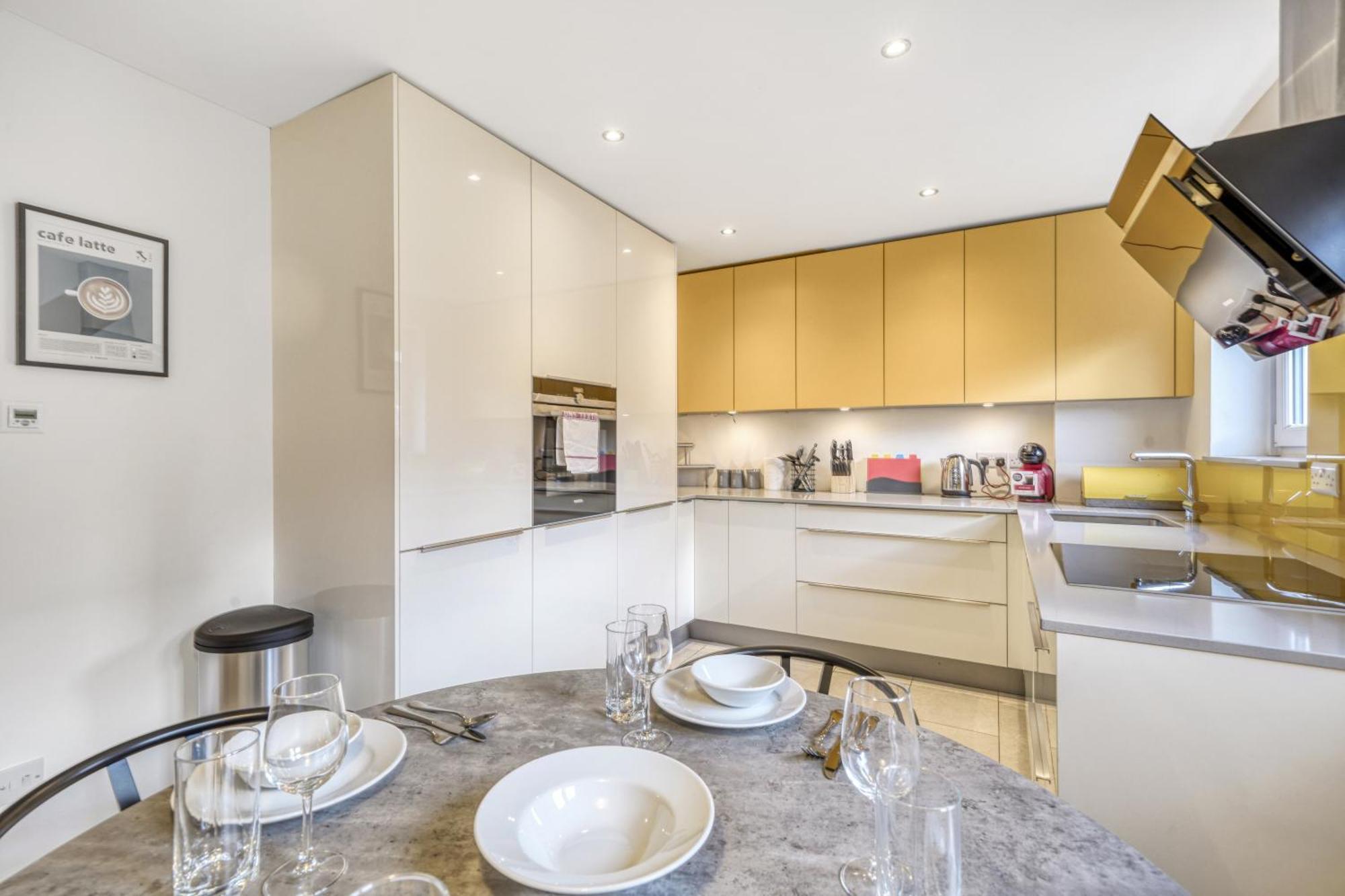Executive 4 Bedroom Town House In Canada Water Free Wifi & Parking By City Stay Aparts London Exterior photo