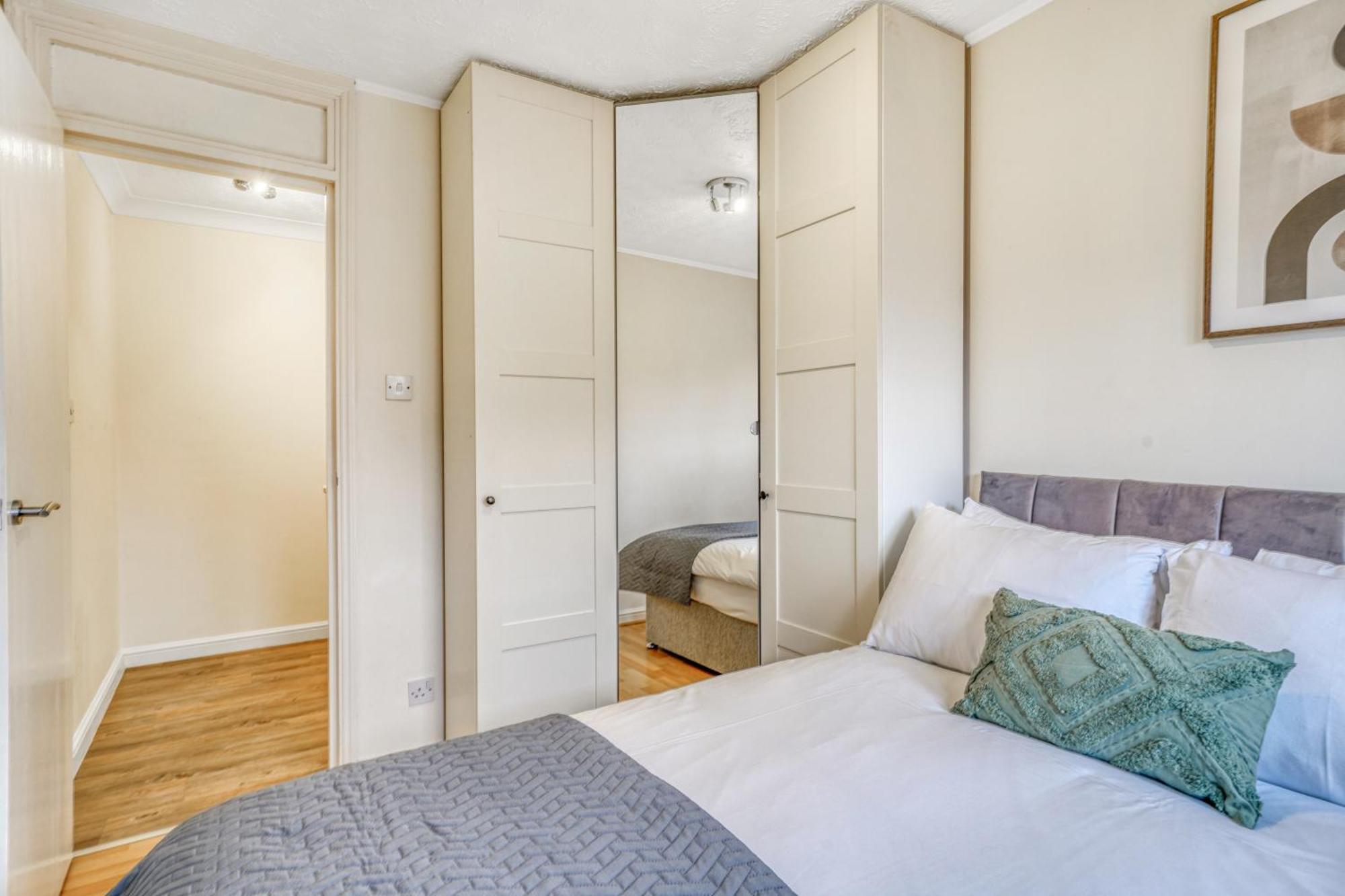 Executive 4 Bedroom Town House In Canada Water Free Wifi & Parking By City Stay Aparts London Exterior photo